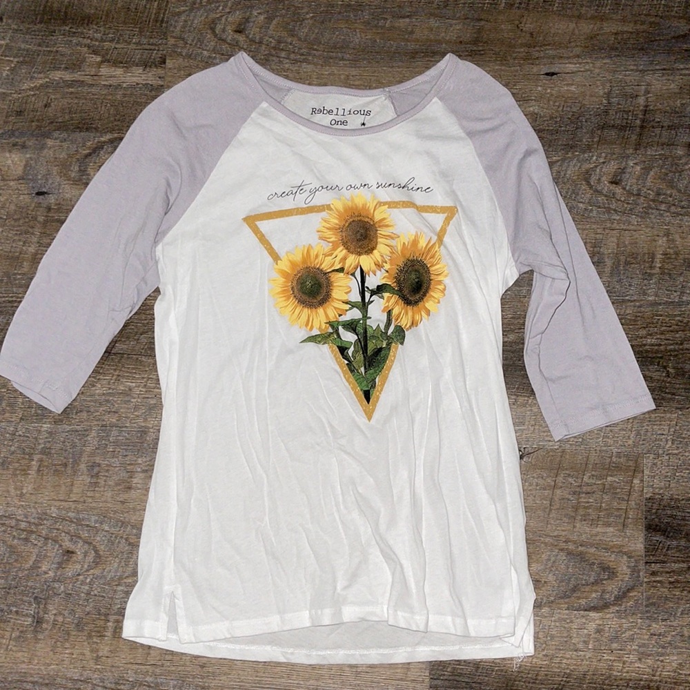 Juniors Rebellious One Shirt Size Medium